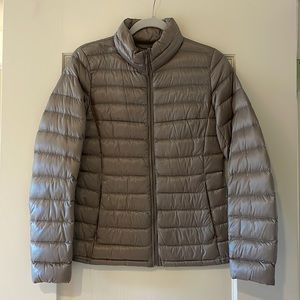 Uniqlo Grey Light Puffer. Size XS